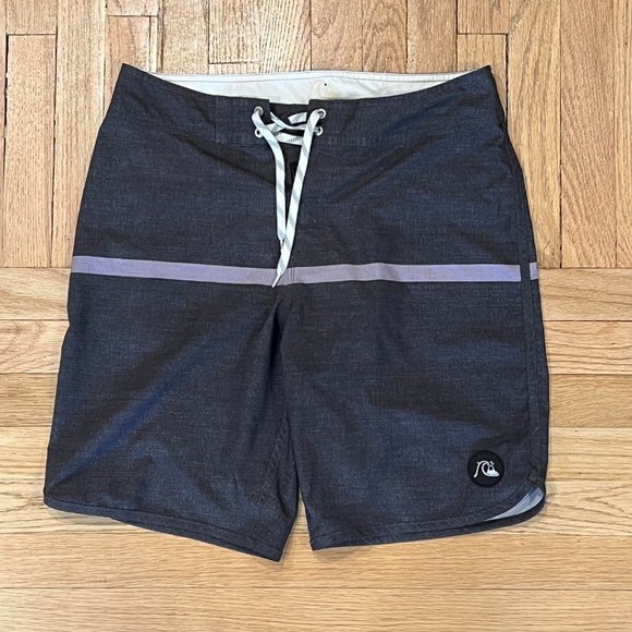 Men's Quiksilver Board Shorts  |  SIZE 33  |  Like-New Condition! - Picture 1 of 9
